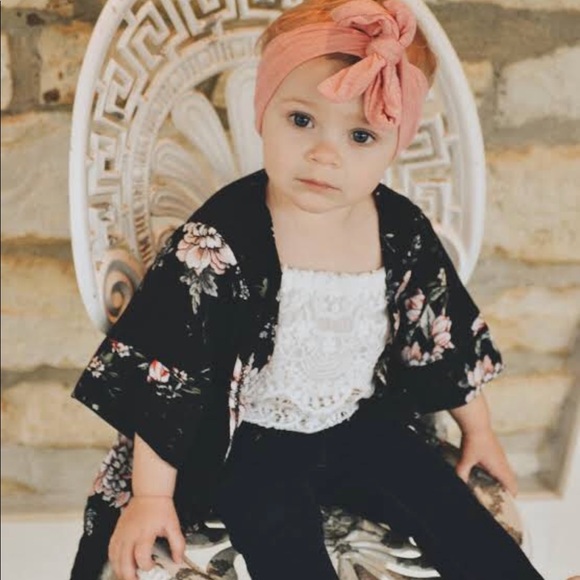 Black floral kimono with fringe - Picture 1 of 5